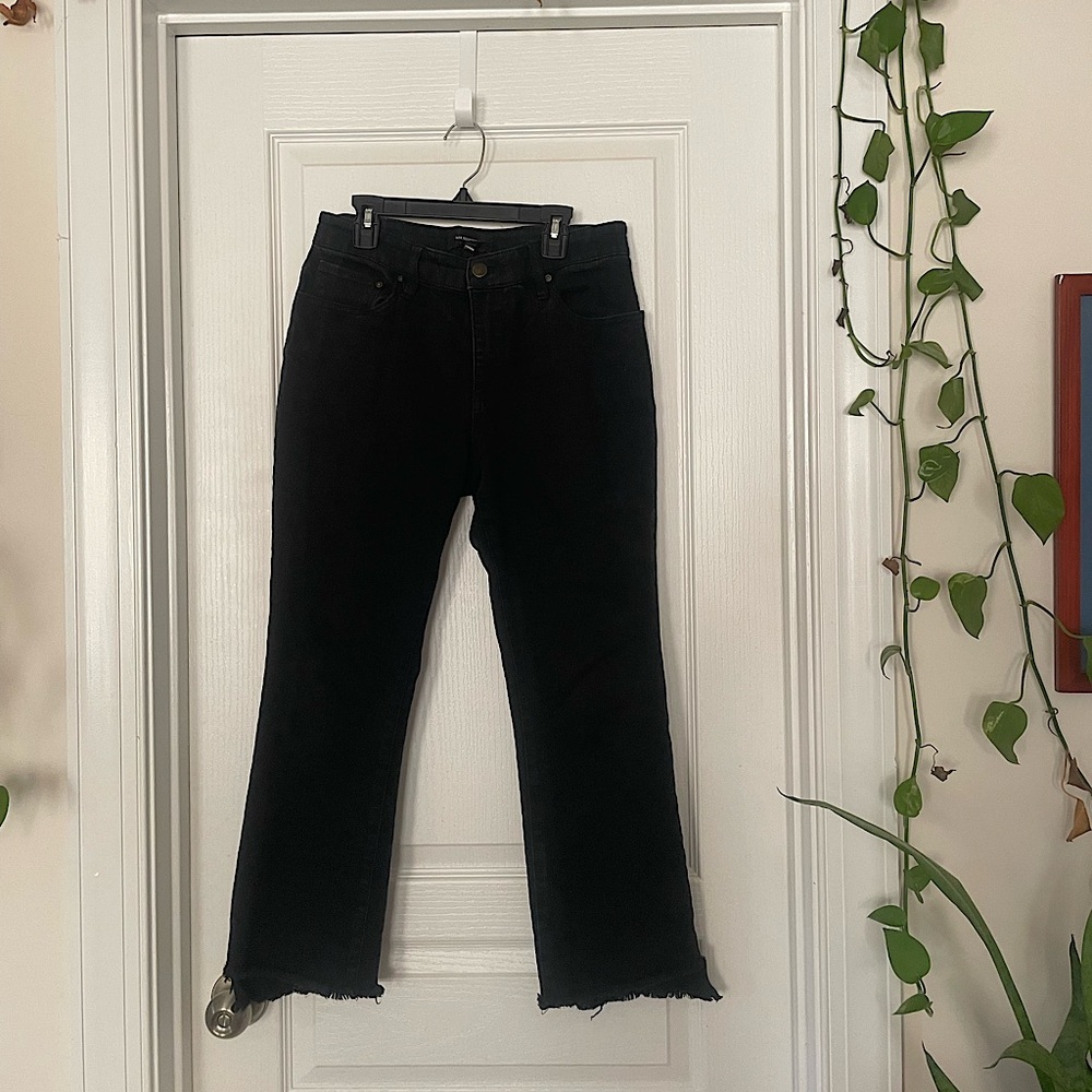 Whowhatwear stretchy distressed crop kick black jeans size 8